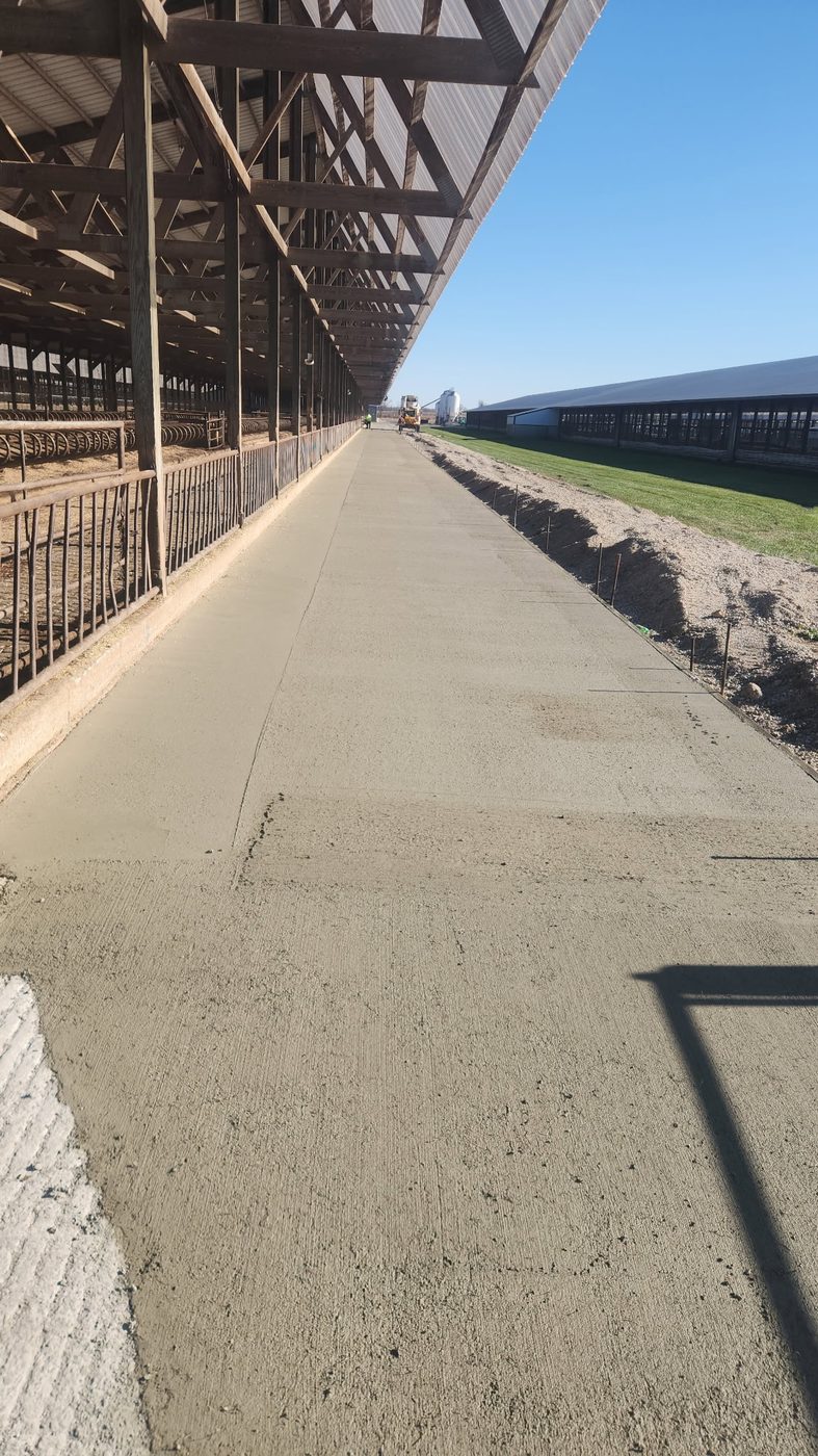 NAK Concrete agricultural barn floor pour